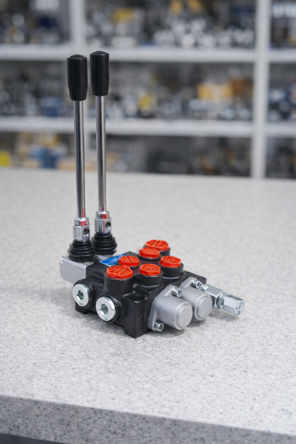 Válvula de control hidráulico monobloque de 2 palancas para mando manual de cilindros y motores. Repuesto técnico de alta precisión disponible en Tecnihidráulica Medellín con servicio de envío a todo el país